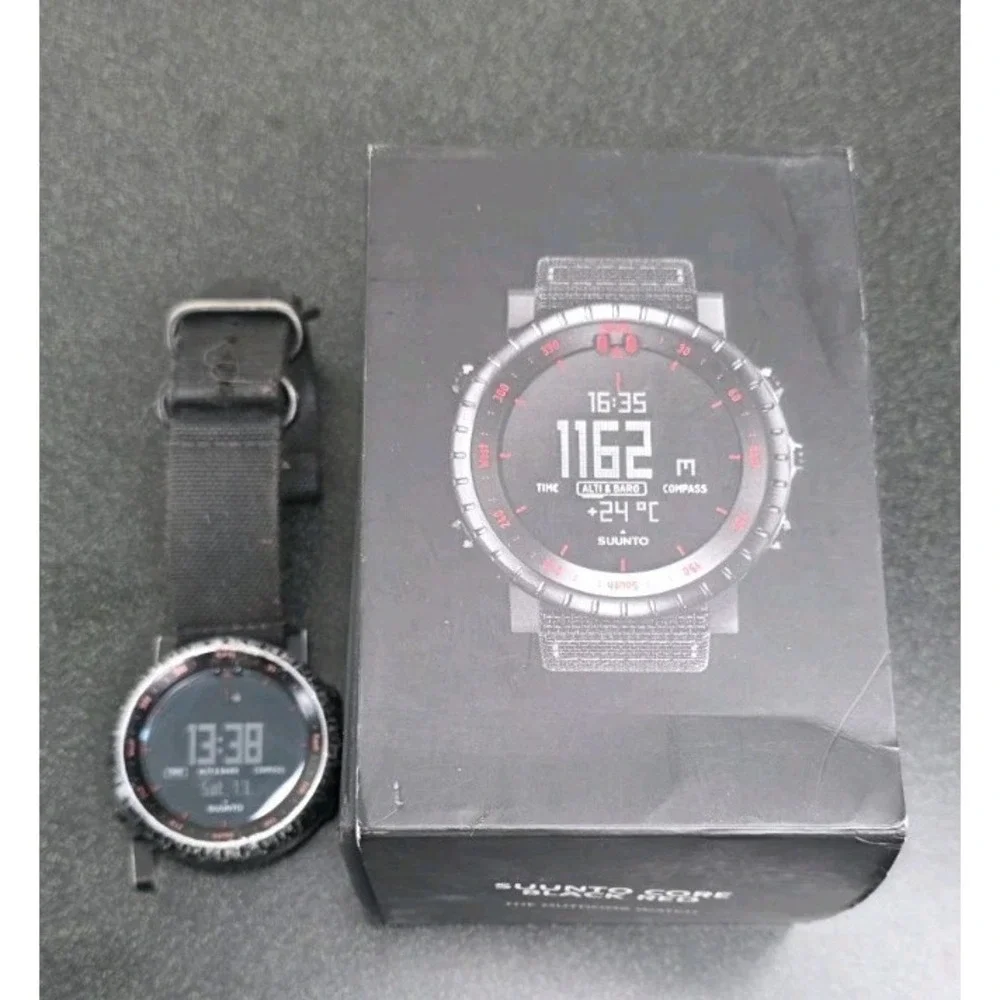 SUUNTO Watch Core Black Red Altimeter Barometer SS023158000 from Japan *flaws